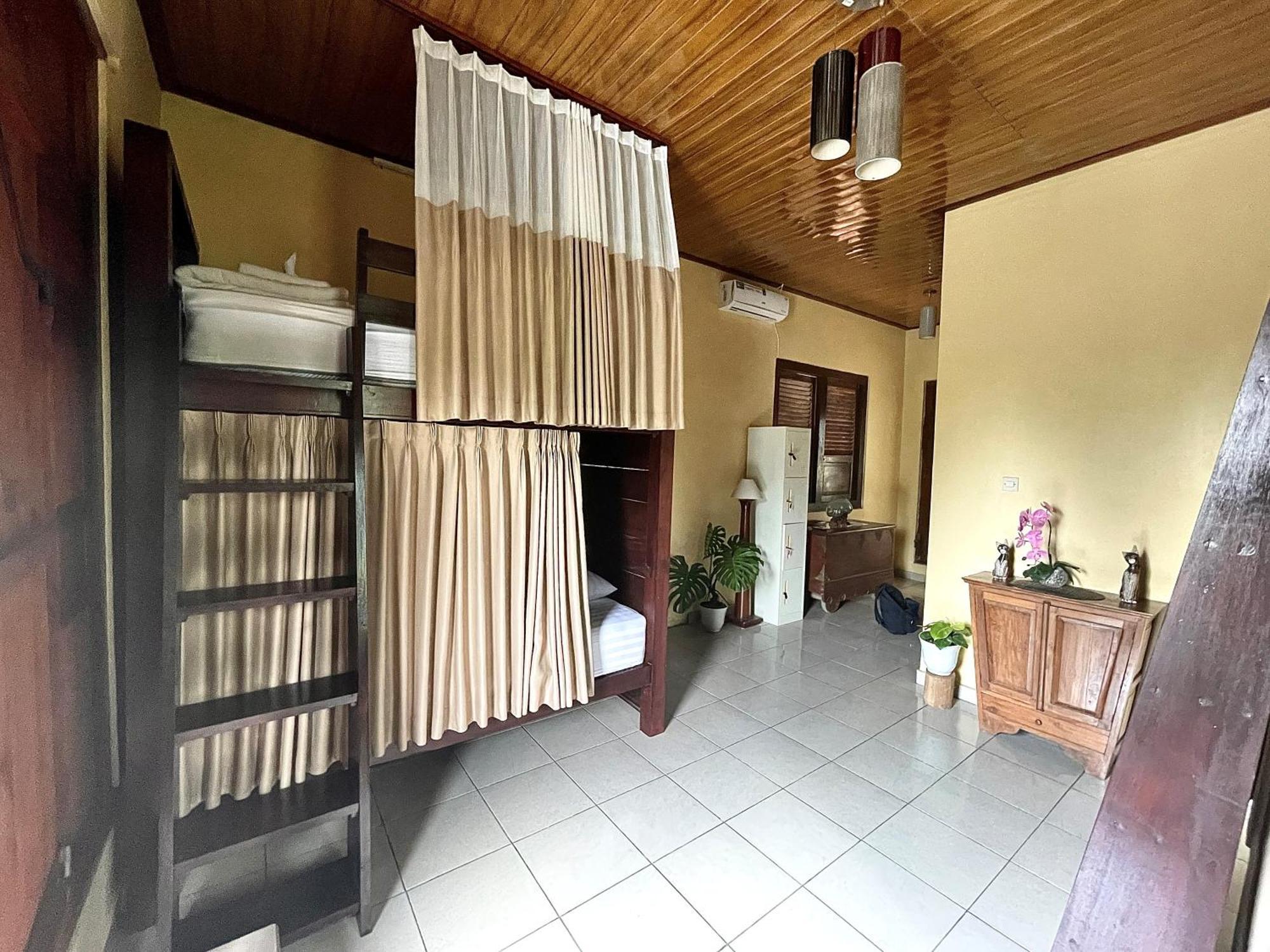 Desa Hostel Munduk  Exterior photo