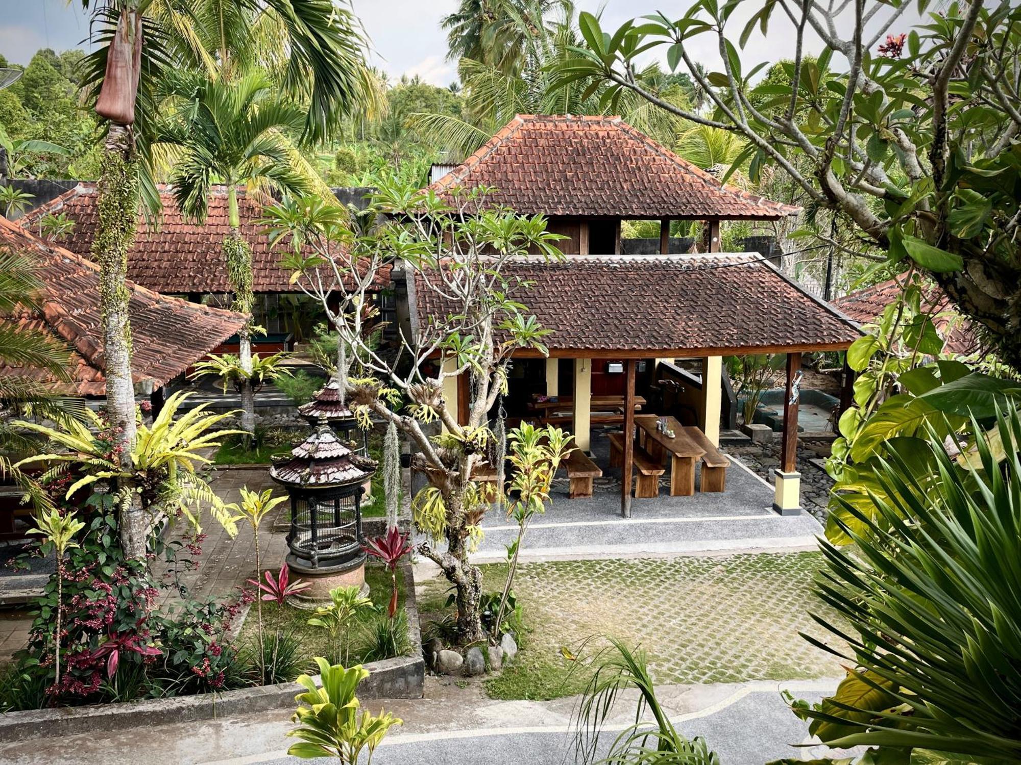 Desa Hostel Munduk  Exterior photo