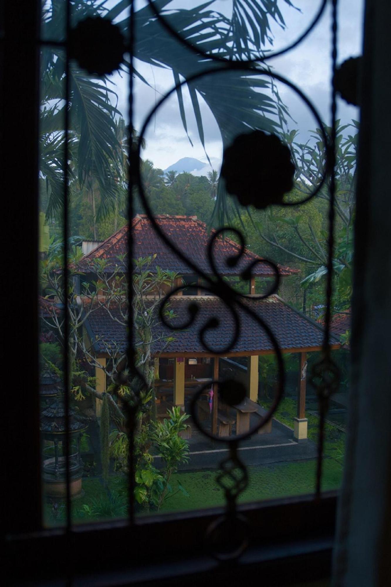 Desa Hostel Munduk  Exterior photo