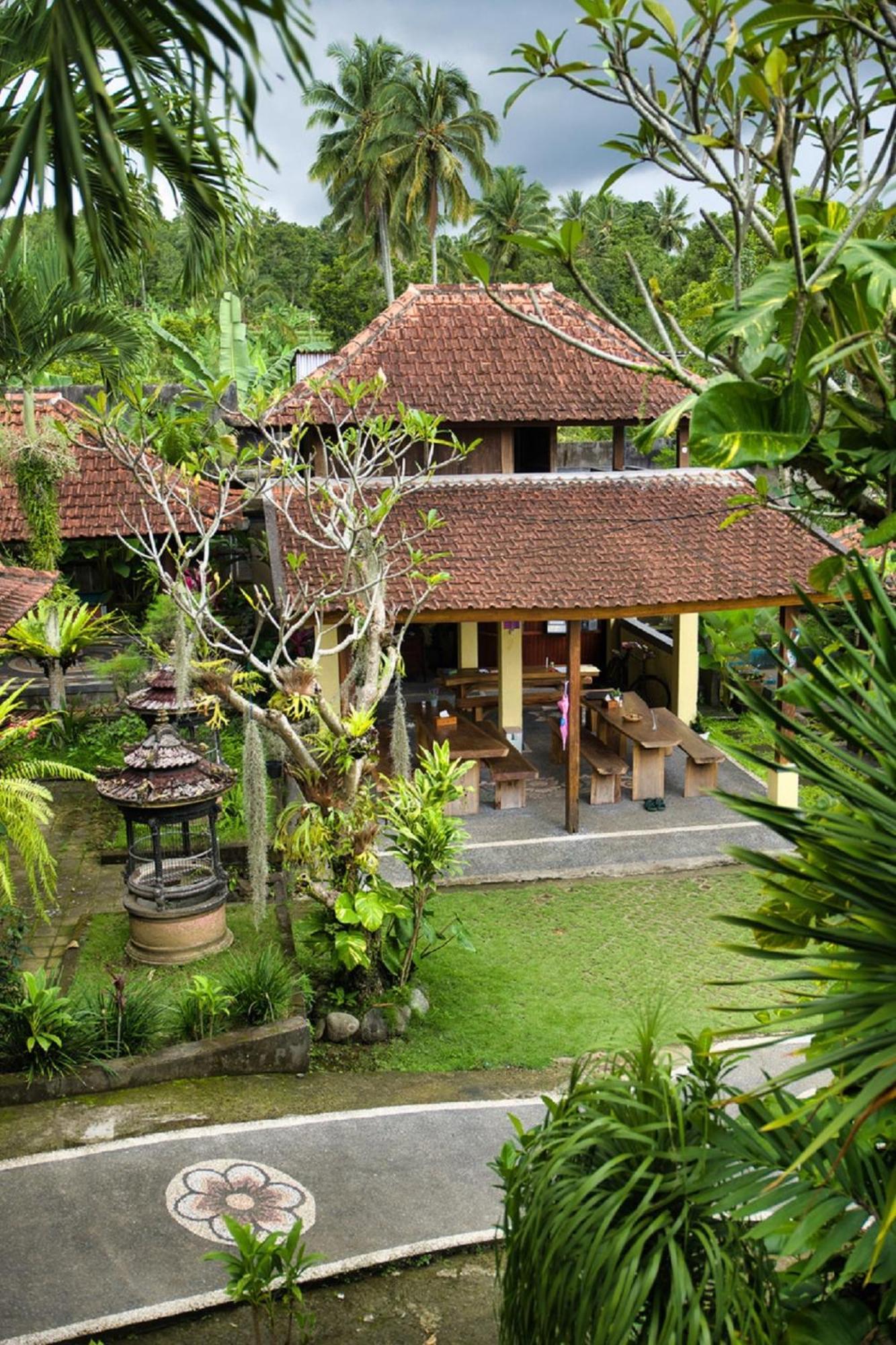 Desa Hostel Munduk  Exterior photo