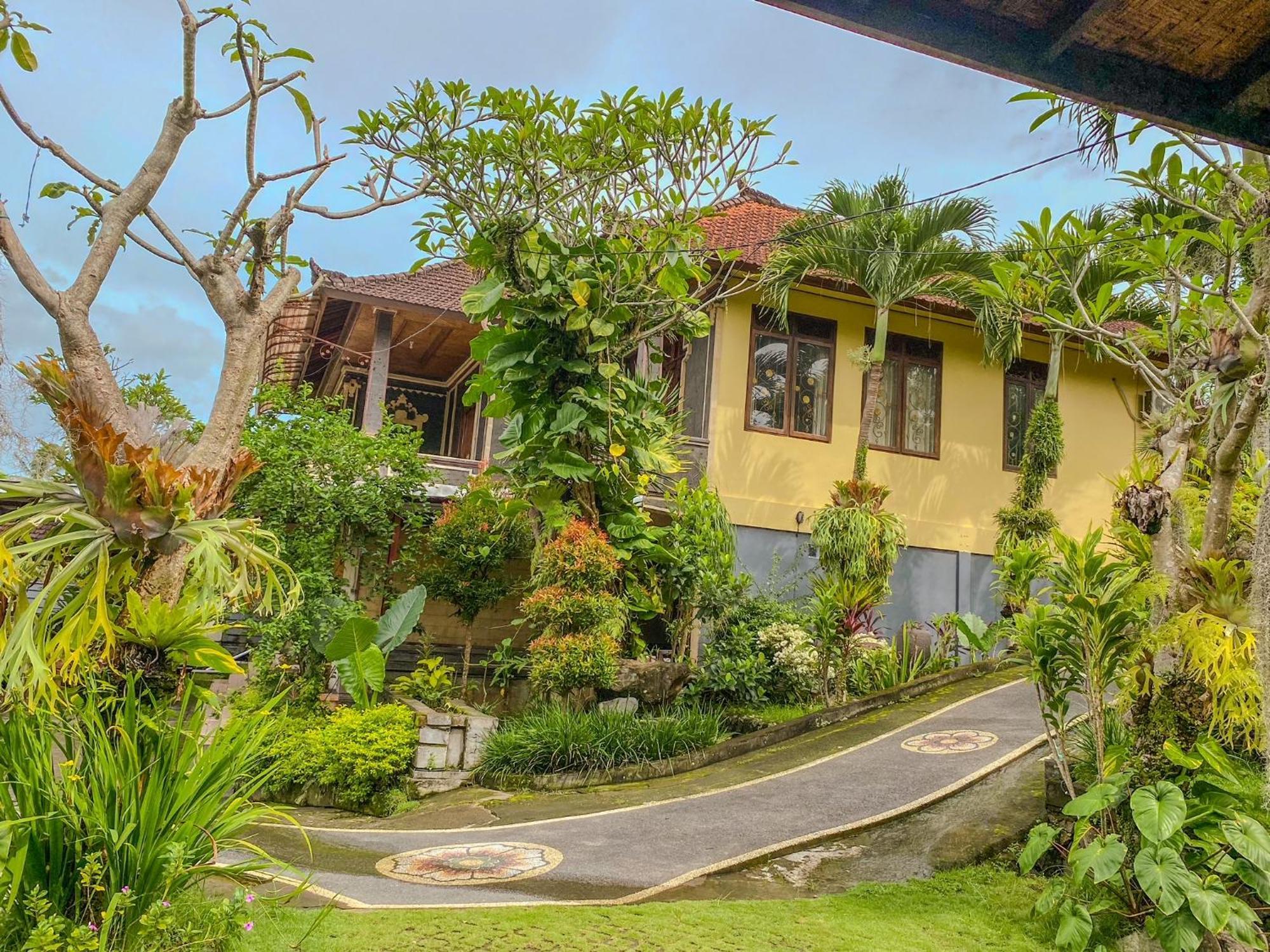 Desa Hostel Munduk  Exterior photo